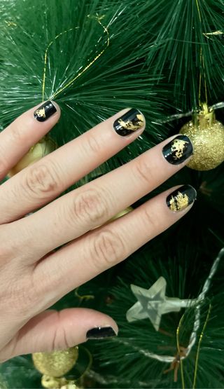 Esmalte adhesivo manicura ideal para fiestas 
