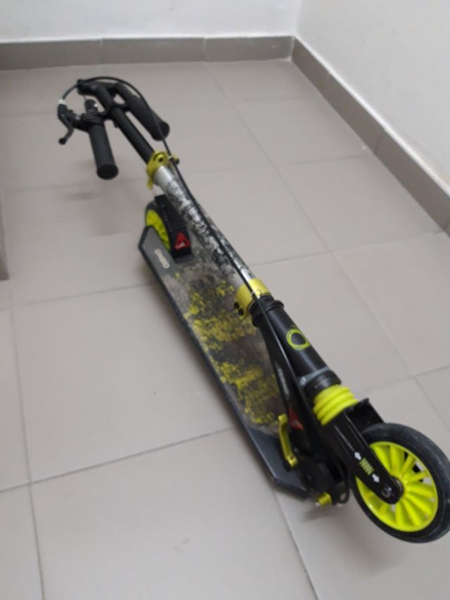 Patinete niño Oxelo de Decathlon.