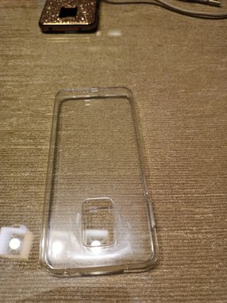 funda móvil con cordón en rosa