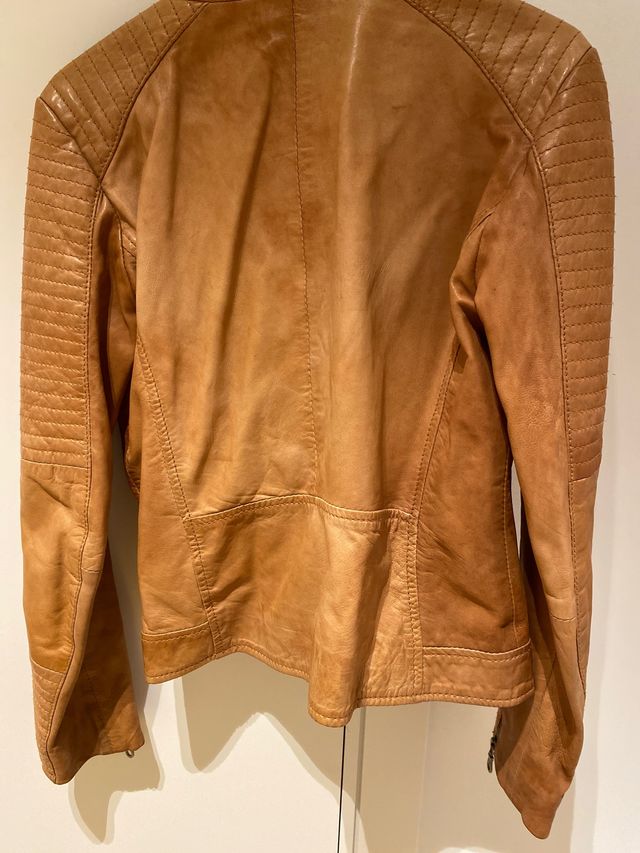 Cazadora de cuero camel