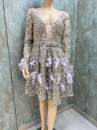 Vestido ,pieza única ,seda ,pedreria y plumas