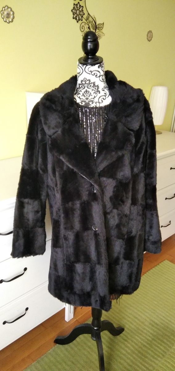 Abrigo nuevo de pelo negro