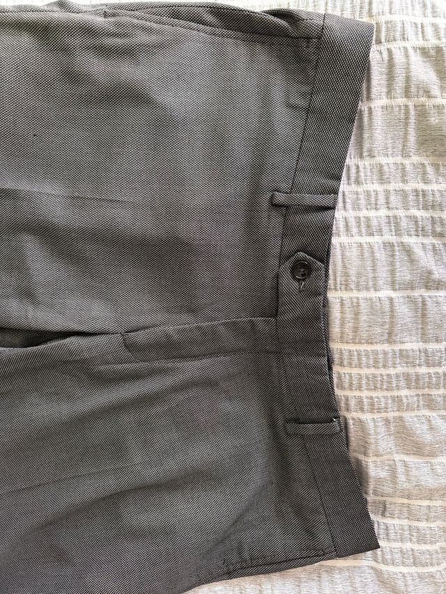 Terno cinza masculino com manchas cinza claro