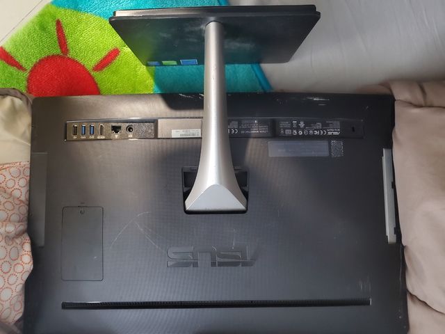 pc only one i3 4g, funciona peto tiene la pantalla