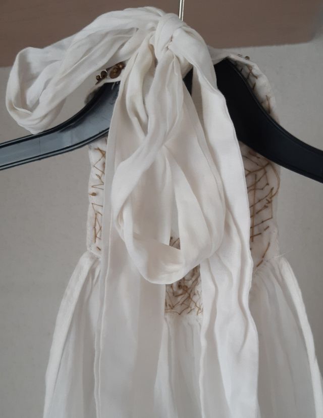 TOP DE ALGODÓN CON CUELLO ADORNADO