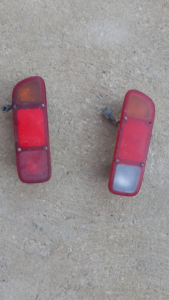 se venden pilotos traseros Nissan terrano