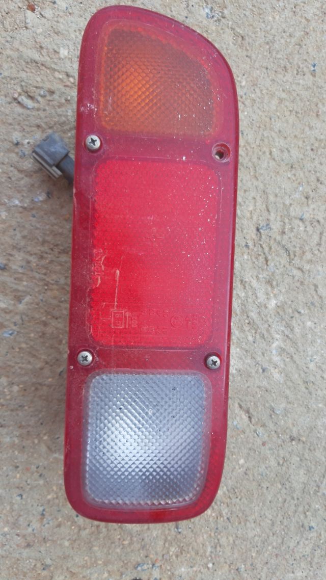 se venden pilotos traseros Nissan terrano