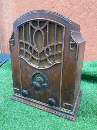 Antigua radio de capilla.