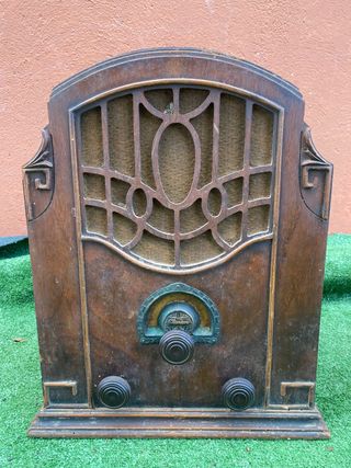 Antigua radio de capilla.