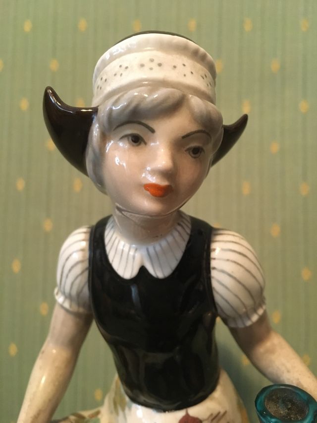 Figura cerámica pintada a mano