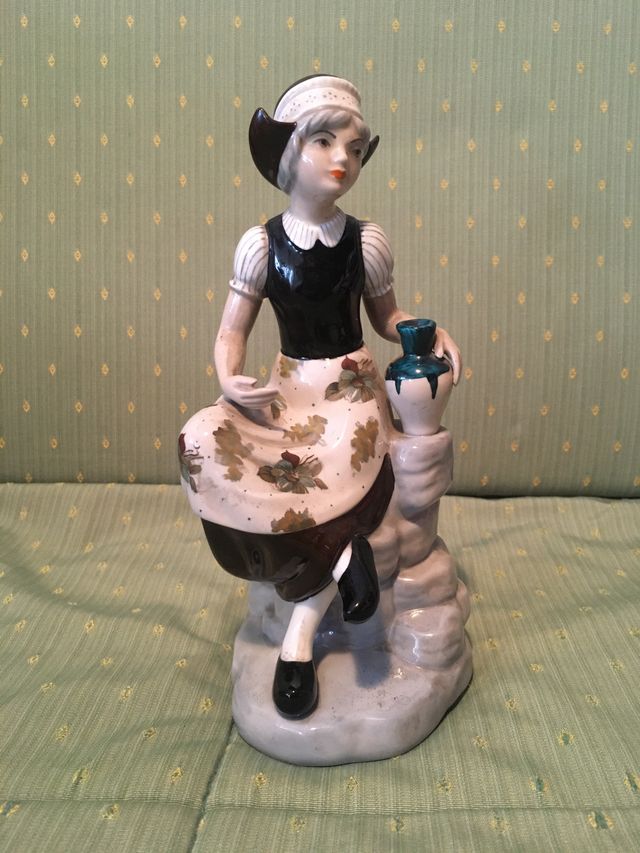 Figura cerámica pintada a mano