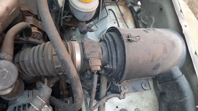 se vende filtro aire Nissan terrano