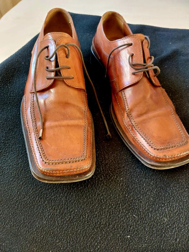 Zapatos piel. Talla 42