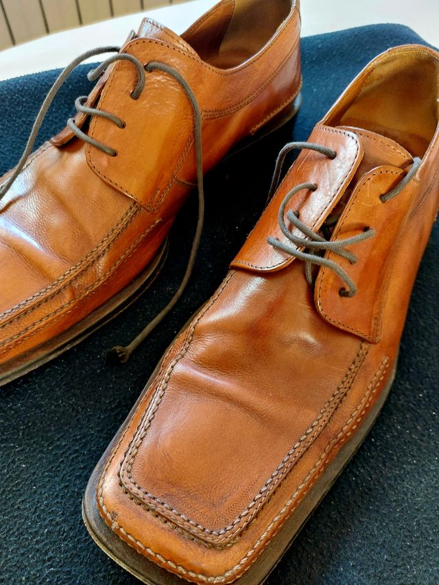 Zapatos piel. Talla 42