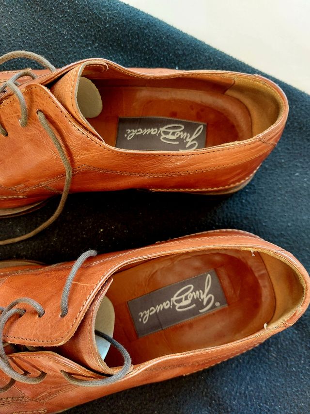 Zapatos piel. Talla 42