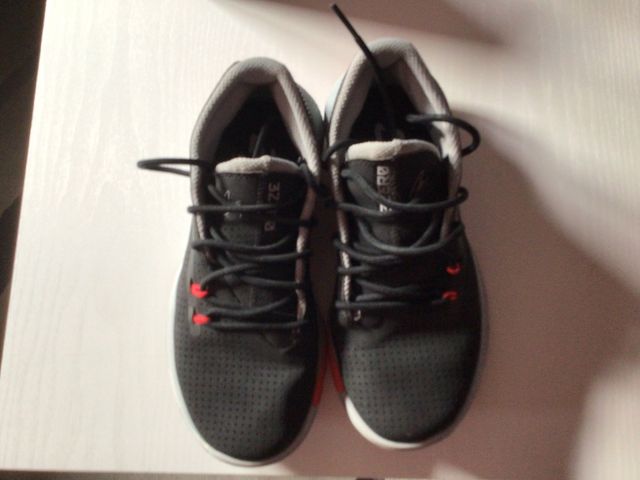 Zapatillas baloncesto under armour  Talla 36,5