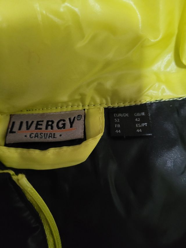 Chaqueta impermeable hombre