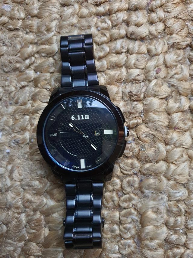 Reloj nuevo que funciona con luz solar.