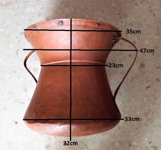 Antica conca in rame con mestolo