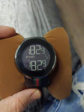 reloj Gucci cuarzo suizo..swiss made 