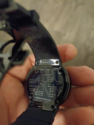 reloj Gucci cuarzo suizo..swiss made 