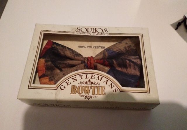 Pajarita fantasía Bowtie con caja sin estrenar