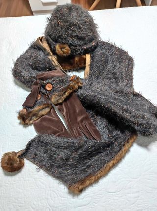 Conjunto de guantes, bufanda y gorro de pelo