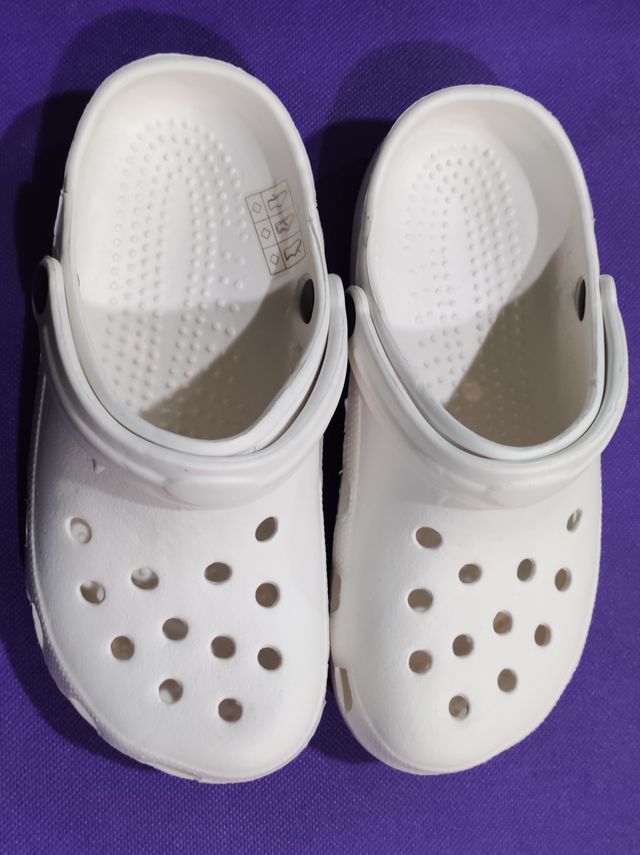 Zuecos tipo crocs nº39.Blancos.Nuevos sin estrenar
