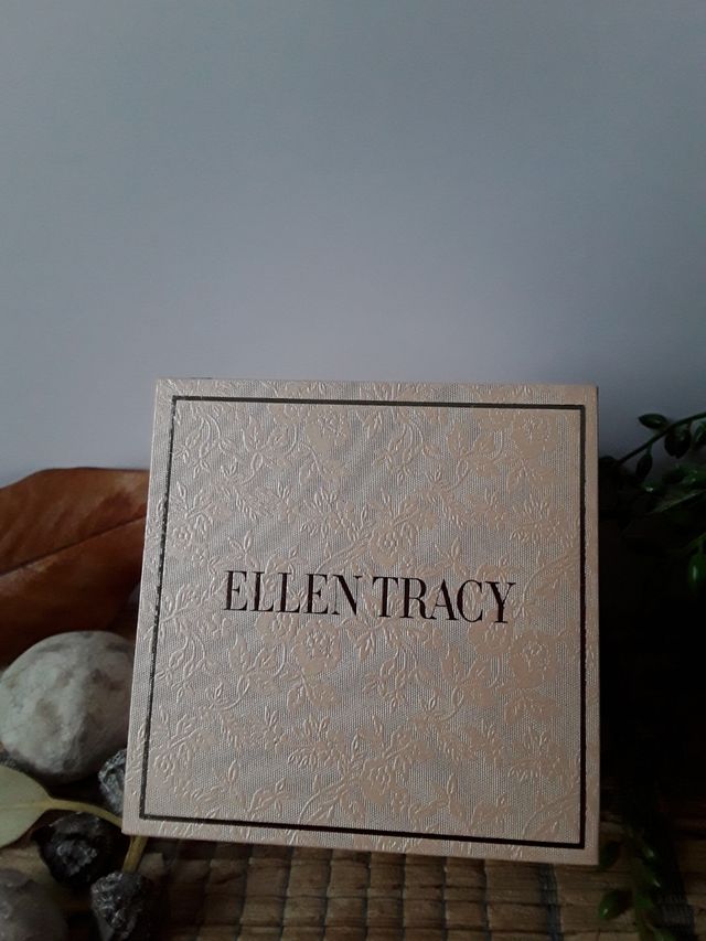 Ellen Tracy Reloj con collar pendientes