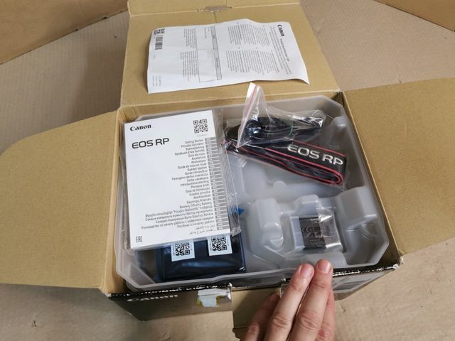 Cámara Canon EOS RP + RF 24-240 mm IS USM NUEVO