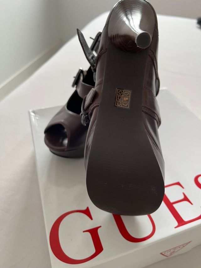 Zapatos/sandalia Tacón Guess