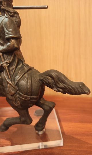 Figura de Bronce muy antigua realizada con moldes