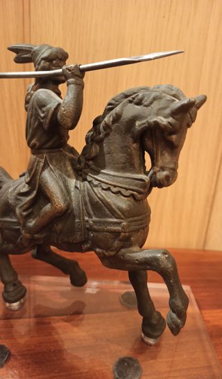 Figura de Bronce muy antigua realizada con moldes
