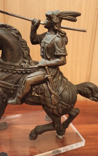 Figura de Bronce muy antigua realizada con moldes