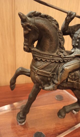 Figura de Bronce muy antigua realizada con moldes
