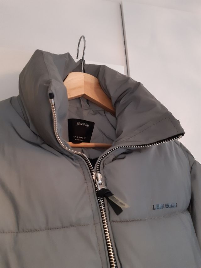 chaqueta bershka reflectante gris