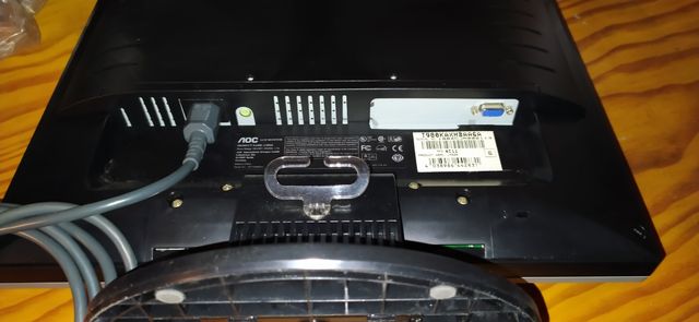 MONITOR LCD MARCA AOC MODELO LM-925