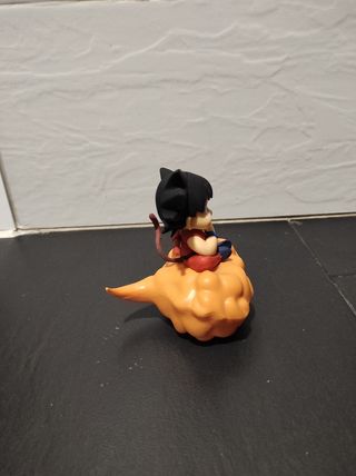 Figura Goku en nube / Dragon Ball