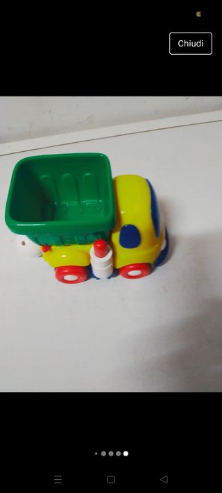 set di n.2 camioncini giocattolo