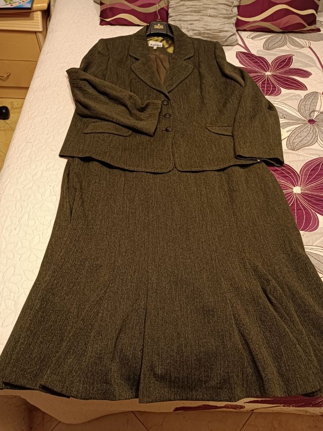 Traje chaqueta y falda talla 58
