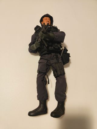 Ritratto Di Un Soldato Delle Forze Speciali Che Mira Alla Vista Del Collimatore Di Una Mitragliatrice Il Concetto Di Unita Militari Speciali Giochi Per Computer Mixe Image587335585 - Foto 3