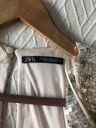 Vestido fiesta lentejuelas gris.