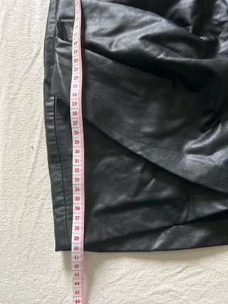 Falda negra estilo cuero talla 34