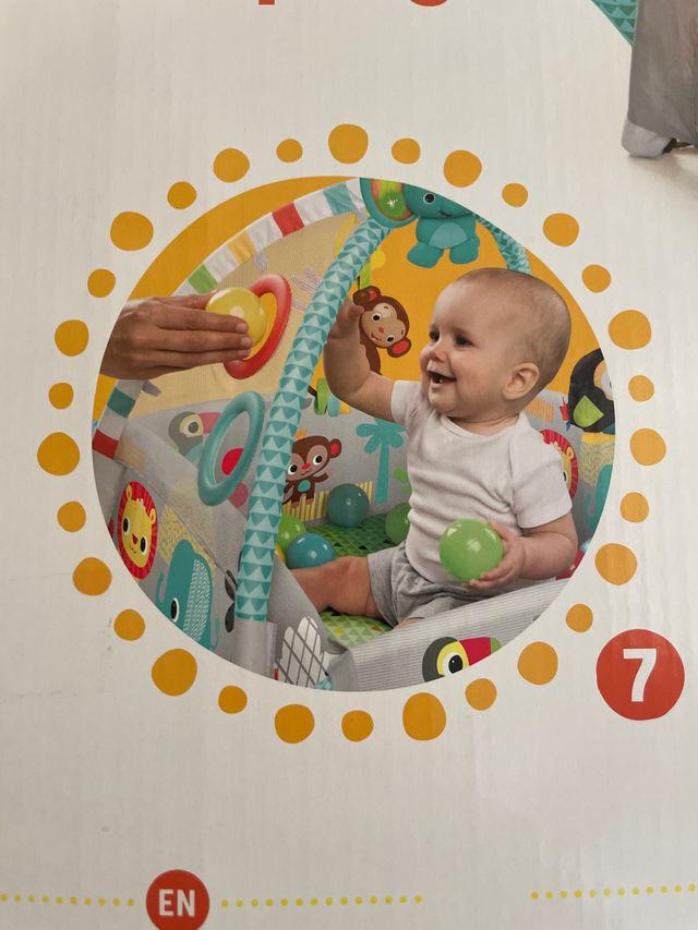 Gimnasio/piscina de volas infantil Brigth starts