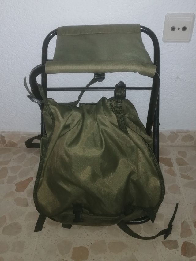 silla y mochila de caza y pesca