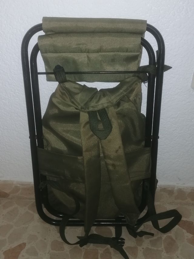 silla y mochila de caza y pesca