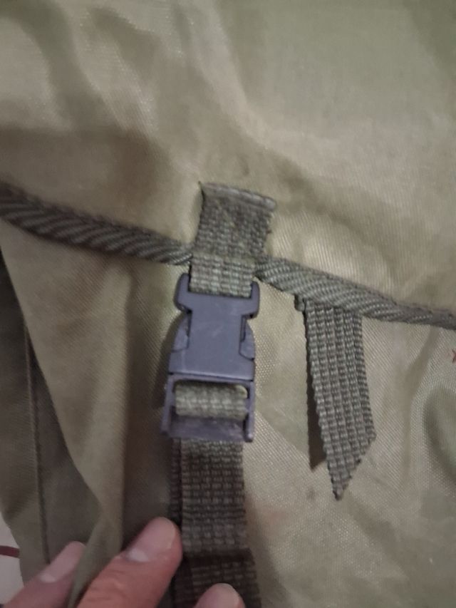 silla y mochila de caza y pesca