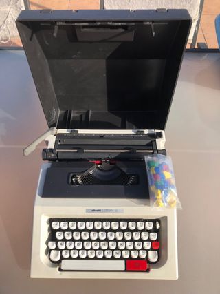 Máquina de escribir Olivetti LETTERA 42