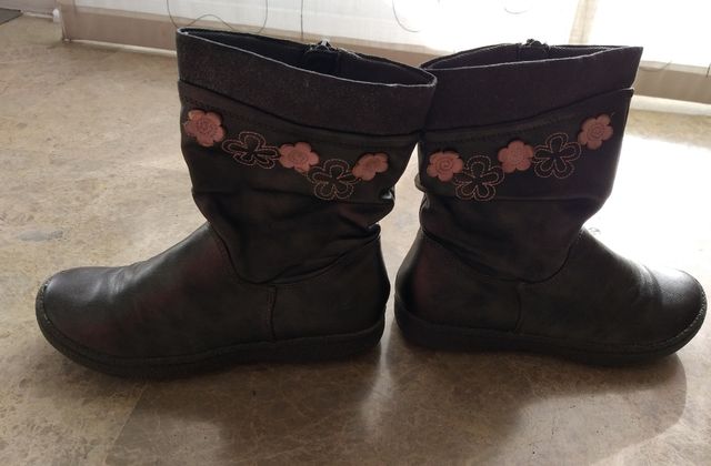 CHOLLO! Botas niña número 32 en perfecto estado