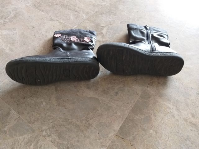 CHOLLO! Botas niña número 32 en perfecto estado